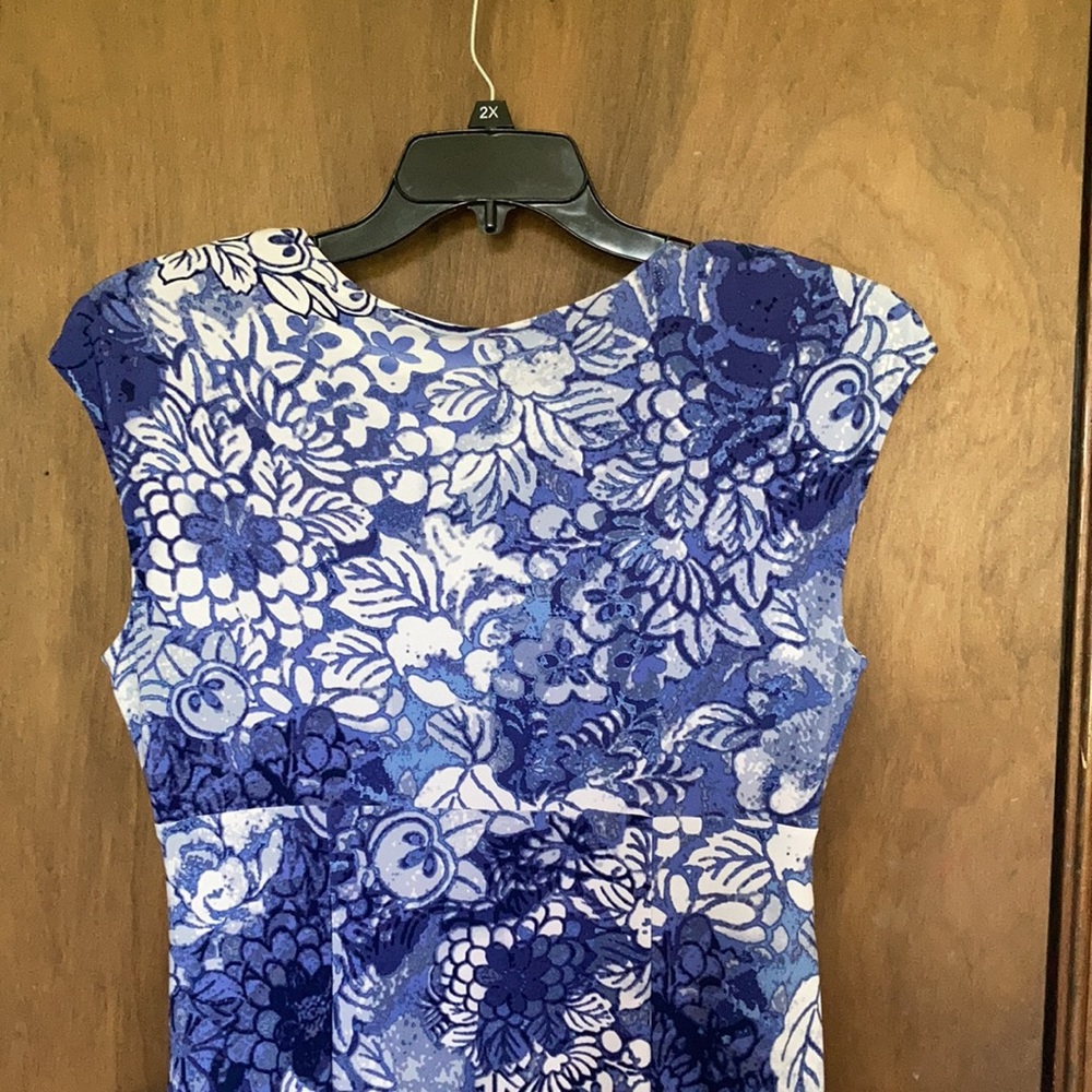 Jones New York floral fit & flare dress w stretch & shoulder pads 10 - Picture 10 of 17